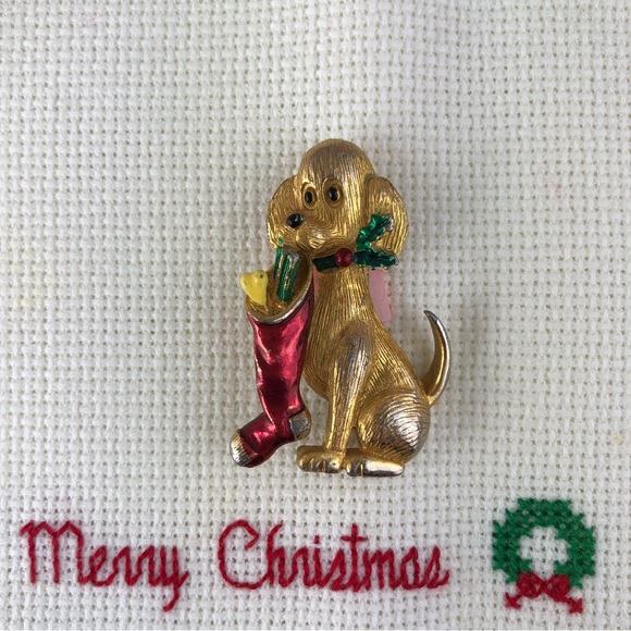 Vintage Gerry's Holiday Brooch Dog With Christmas Stocking - Picture 1 of 4